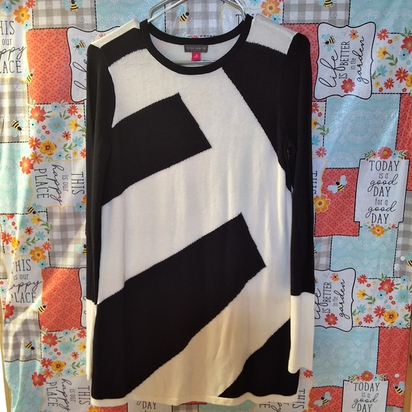 NWT VINCE CAMUTO LONG SLEEVE JEWEL NECK SWEATER - Picture 2 of 8